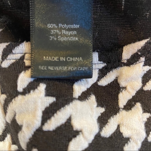 Ali Miles Houndstooth Tunic with Bell Slit Sleeve - Picture 10 of 11